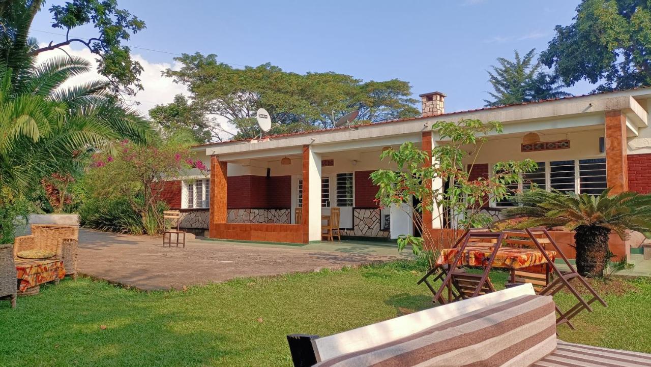 Colibri Taverne & Guest House Gisenyi Exterior photo