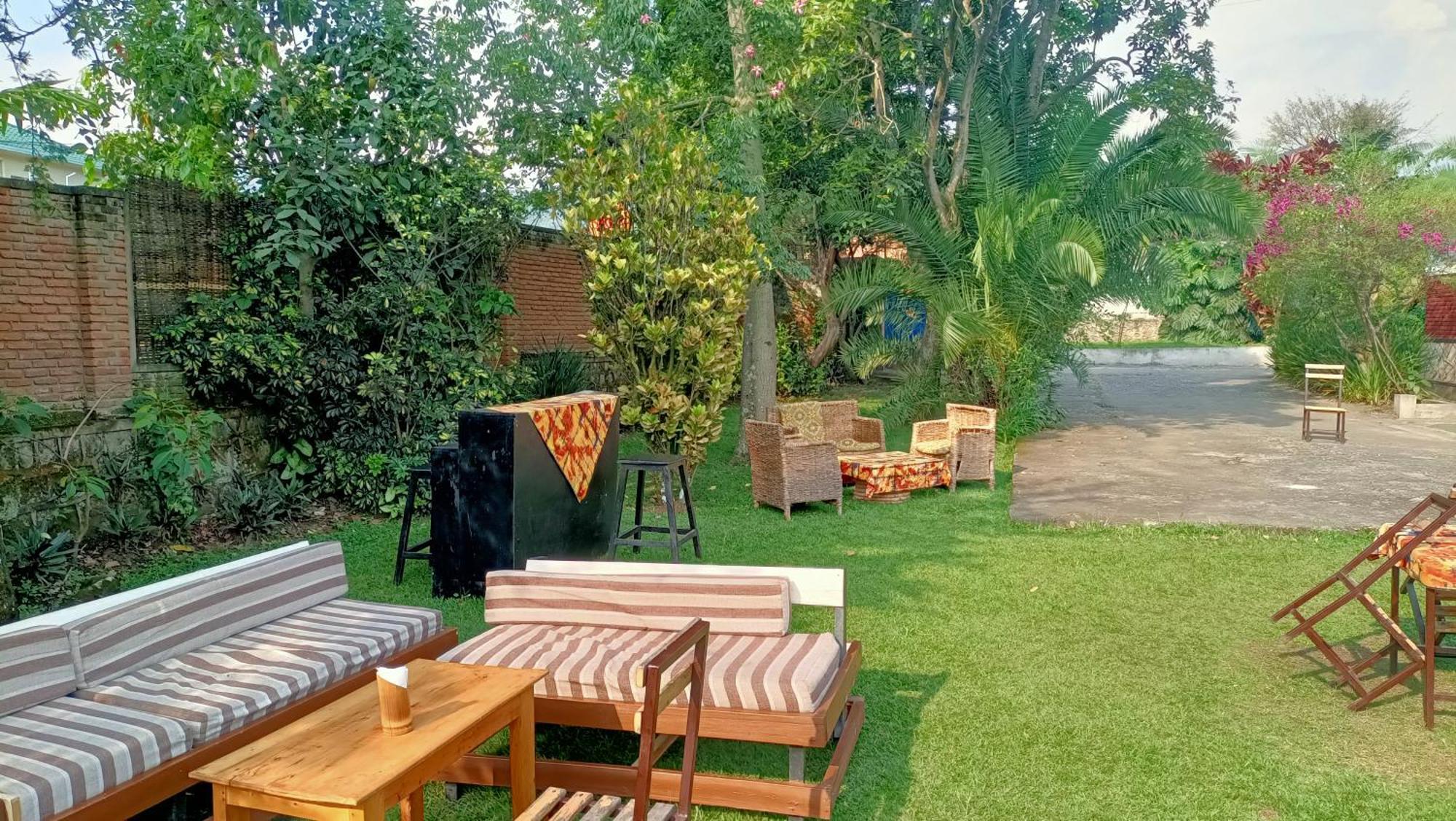 Colibri Taverne & Guest House Gisenyi Exterior photo
