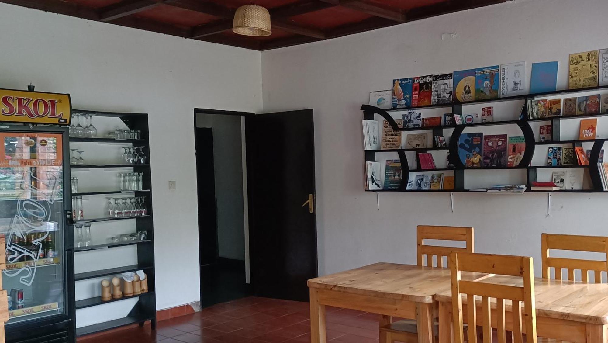 Colibri Taverne & Guest House Gisenyi Exterior photo