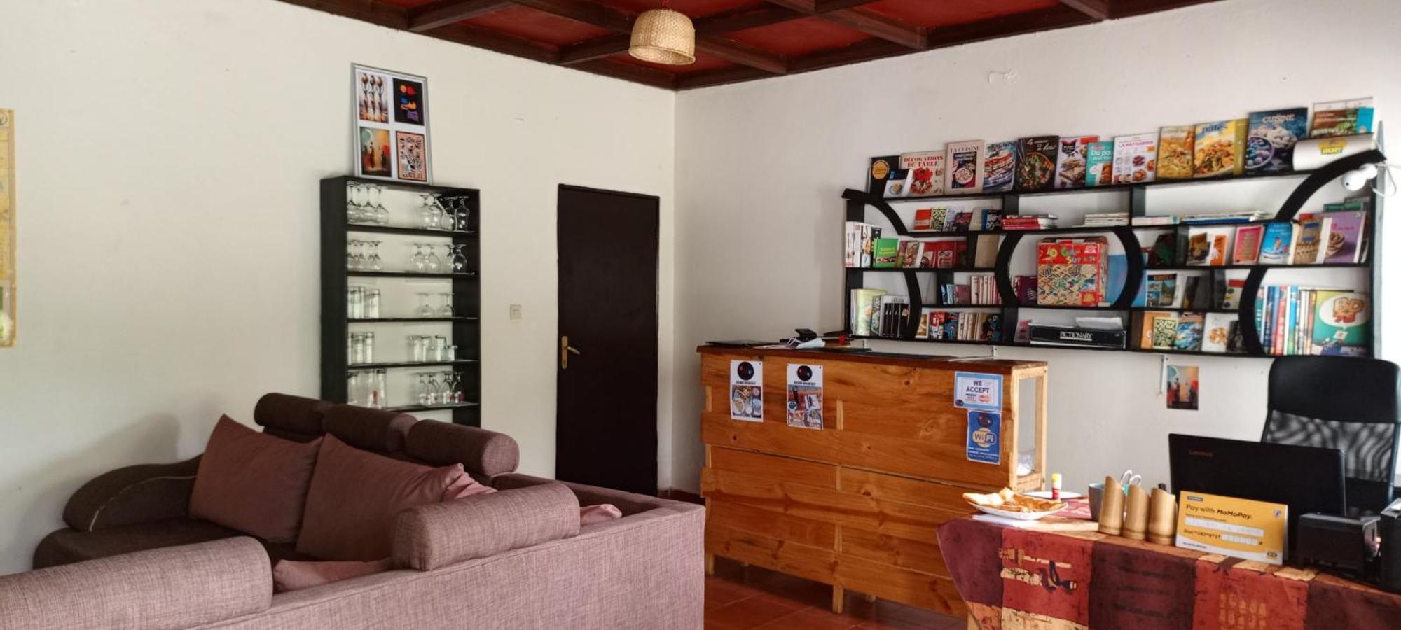 Colibri Taverne & Guest House Gisenyi Exterior photo